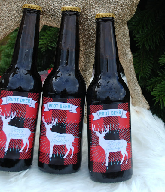 Dress up your root beer with Root Deer tags from Small Moments. Find more plaid party inspiration at FizzyParty.com