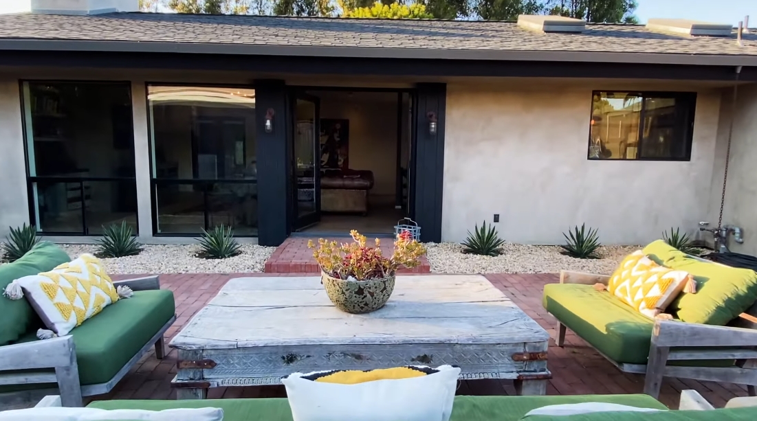 28 Interior Design Photos vs. 6608 Portshead Rd, Malibu, CA Luxury Home Tour
