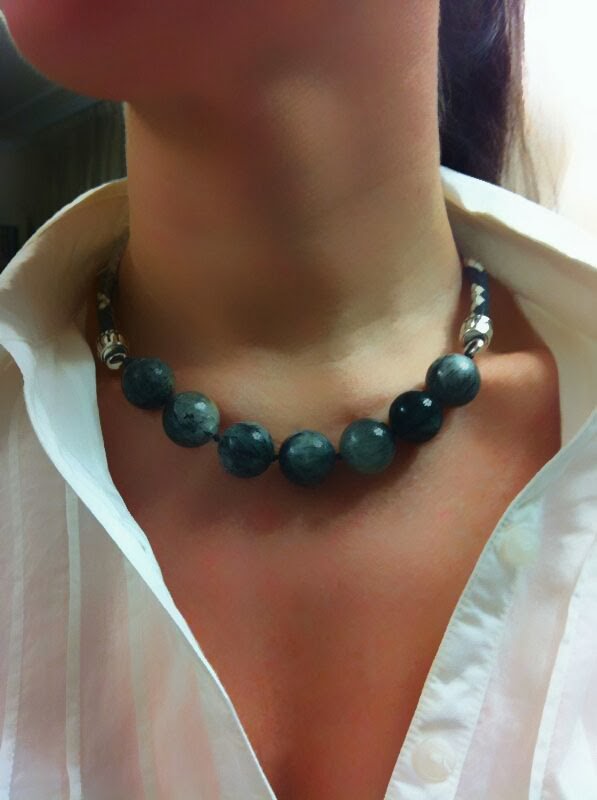 Gargantilla piel de pitón con piedras ágatas