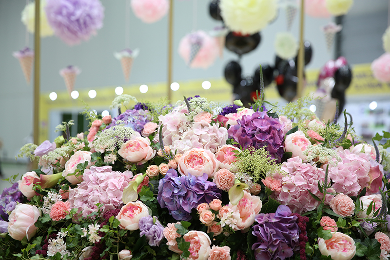 The 8th Flower Exhibition filled with flower scents