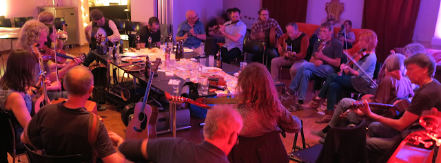Sizeable Irish Session #VisualFutureOfMusic #WorldMusicInstrumentsAndTheory Sizeable Irish Session #VisualFutureOfMusic #WorldMusicInstrumentsAndTheory