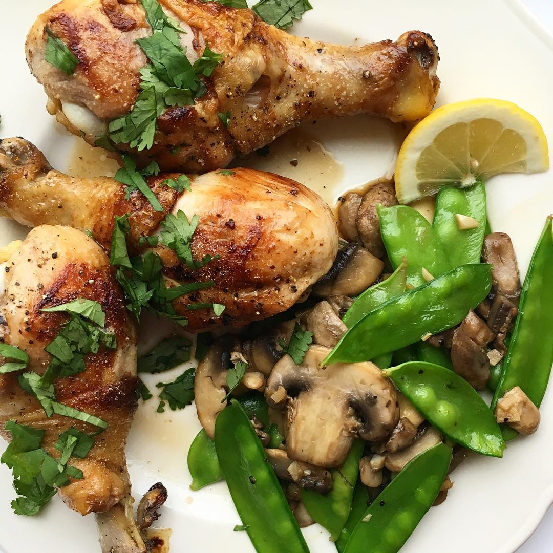 DailyPortal24 Chicken Drumsticks with Snap Peas & Mushrooms