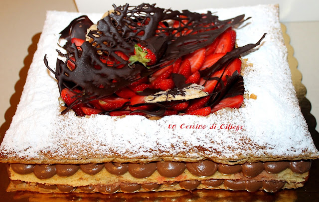 Torta diplomatica fragole e cioccolato