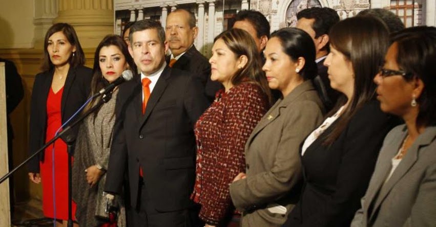 En Fuerza Popular hay «democracia», asegura su vocero el parlamentario fujimorista Luis Galarreta En Fuerza Popular hay «democracia», asegura su vocero el parlamentario fujimorista Luis Galarreta