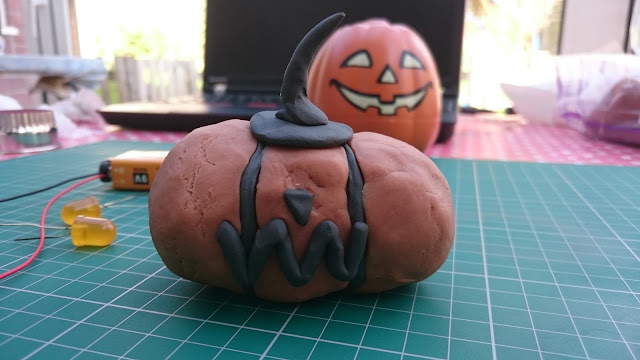 conductive playdough pumpkin halloween