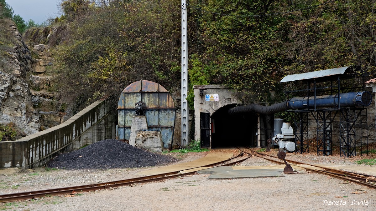 Dunia Visita al Museo de las Minas de Cercs