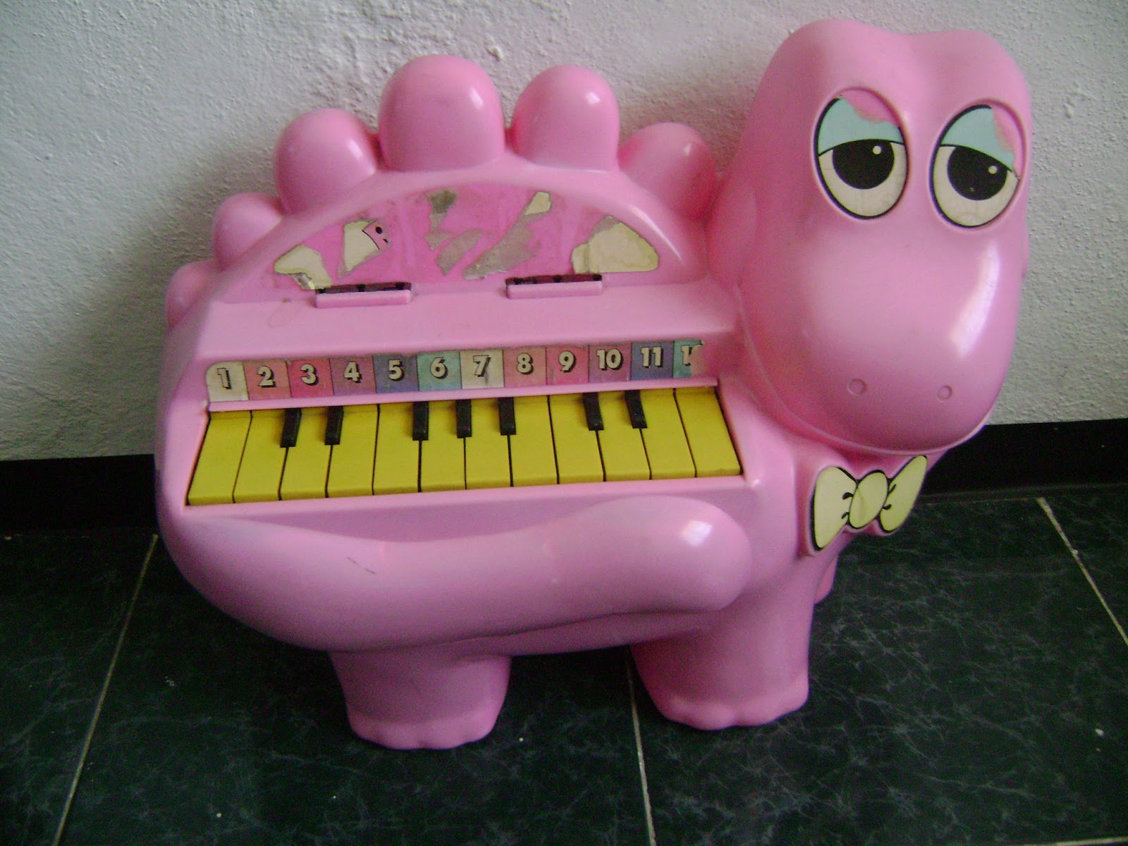 RETROVINTAGE "LO MÁS NUEVO" Pianosaurio rosa, simpatiquísimo