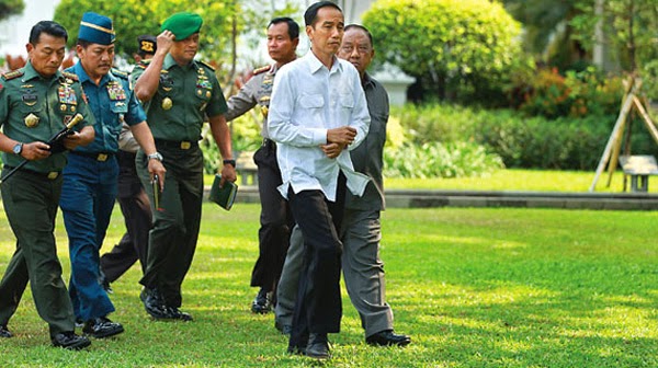 Foto Jokowi Mengumumkan Daftar Nama Menteri Kabinet Kerja 2014 