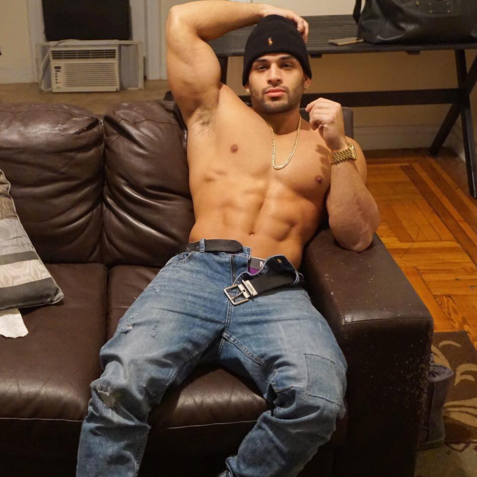 12509896_985513861497489_800897673409191