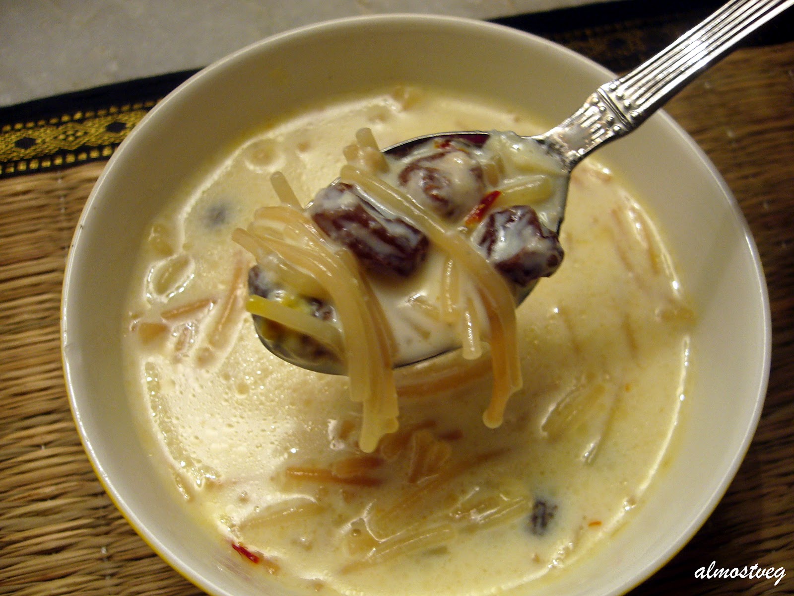 Vermicelli pudding with raisins
