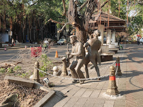 statues of two men playing saxophone on the Bay Bar Street in Zhuhai