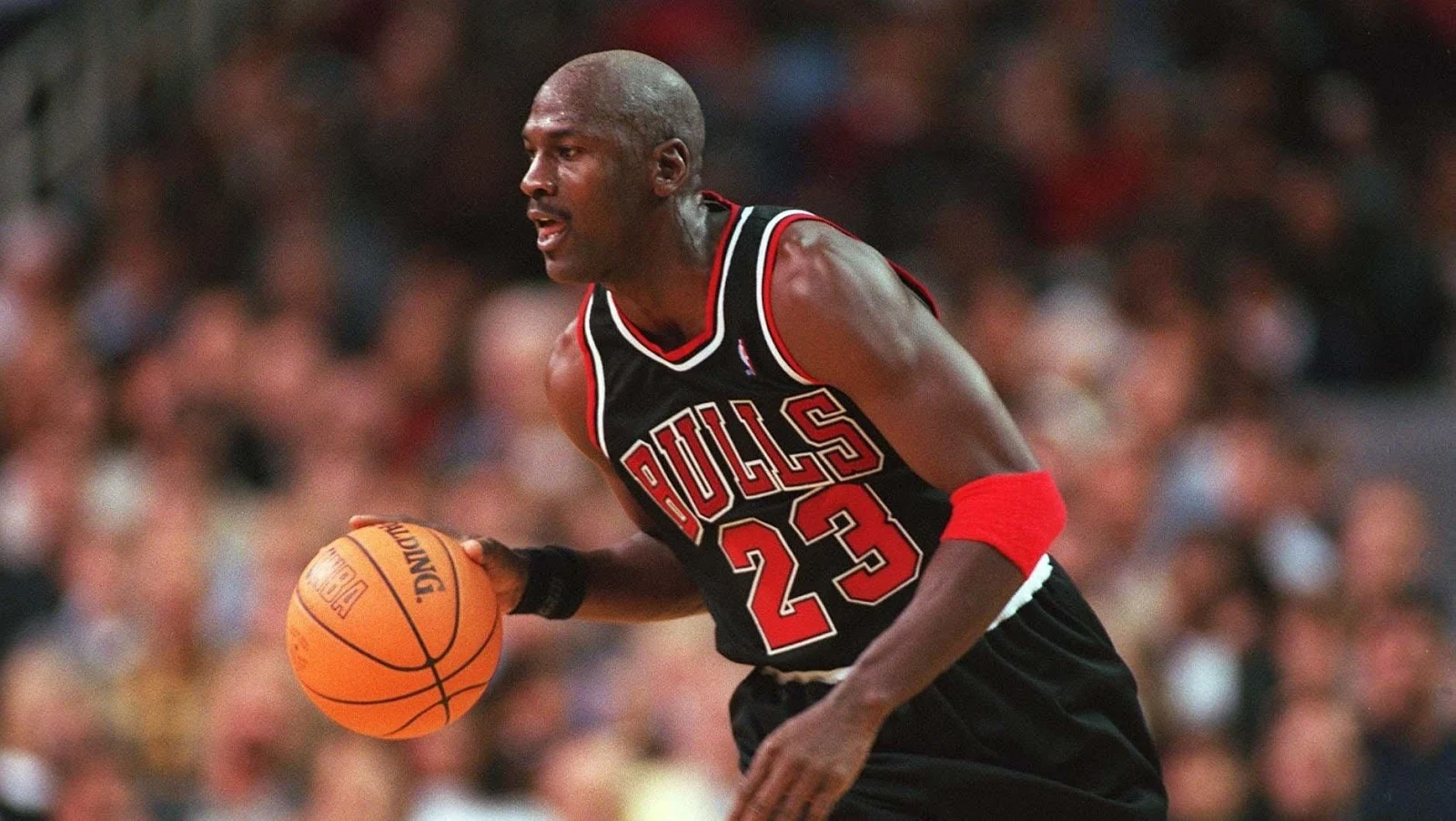 Michael Jordan: Raja Bola Basket Dunia yang Menginspirasi Generasi