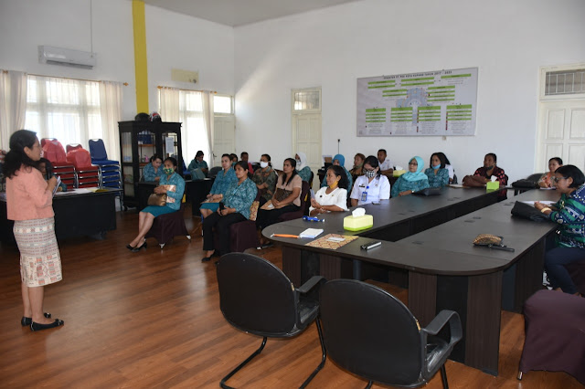 Hilda Riwu Kore-Manafe Pesan Pengurus PKK di Kota Kupang Tingkatan Program Kerja.lelemuku.com.jpg Hilda Riwu Kore-Manafe Pesan Pengurus PKK di Kota Kupang Tingkatan Program Kerja.lelemuku.com.jpg