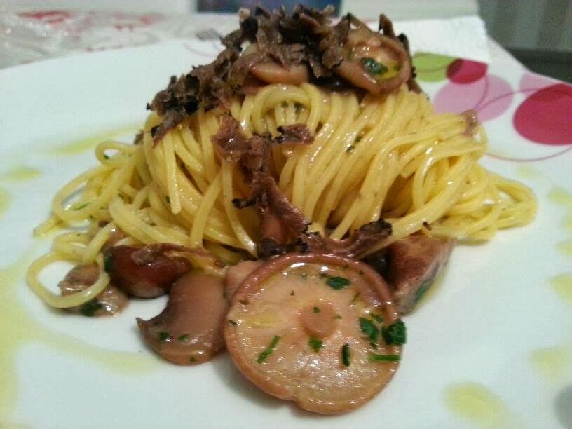 Pasta all'uovo (L'oro di Campofilone) con funghi misti e tartufo