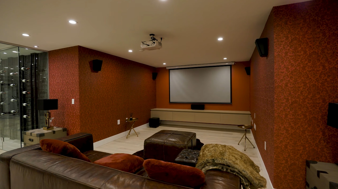 39 Photos vs. Edgemont Blvd, North Vancouver Luxury Home Interior Design Tour