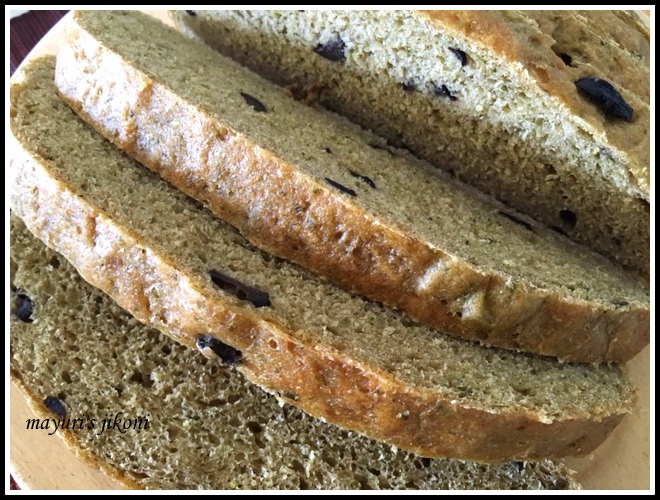 Mayuri's Jikoni 396.coriander and olive bread