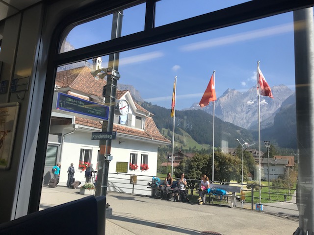 スイス・フルーティゲンから列車に乗ってブリークまでの途中駅 スイス・フルーティゲンから列車に乗ってブリークまでの途中駅