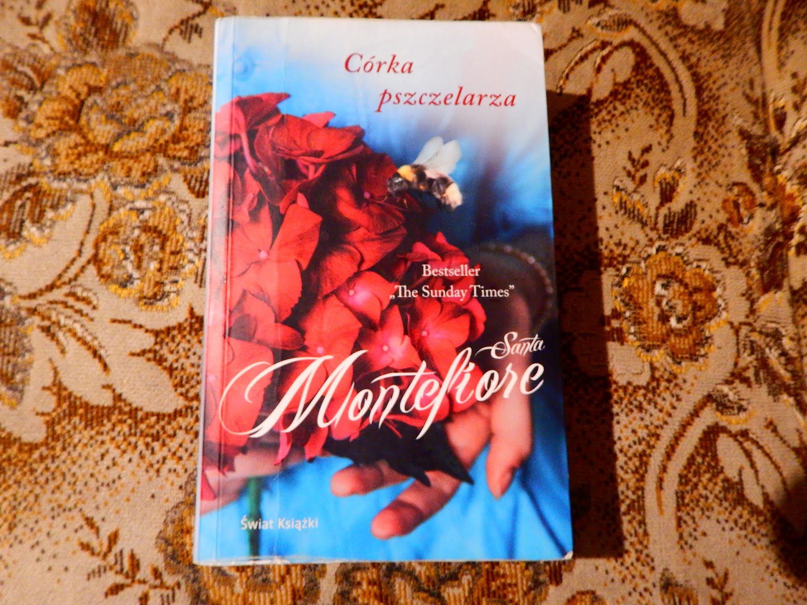 Konkursy Gadzety Przepisy Ksiazka Corka Pszczelarza Santa Montefiore Recenzja