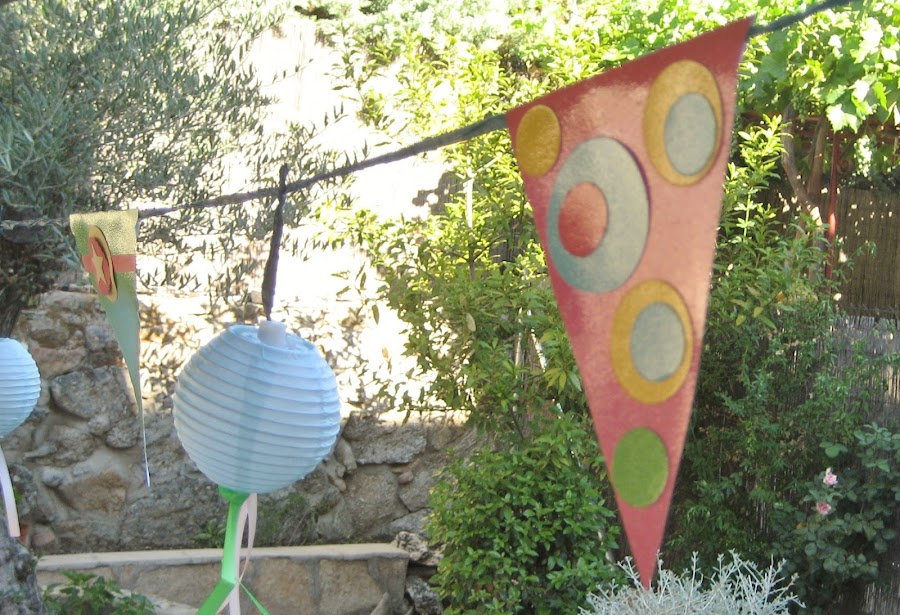 Detalle de guirnalda de banderines