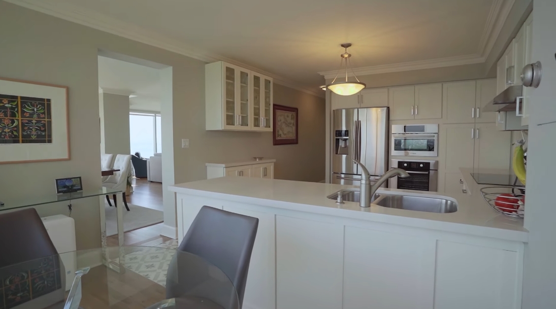 23 Photos vs. 1 Palace Pier Ct #2803, Toronto Interior Design Luxury Condo Tour