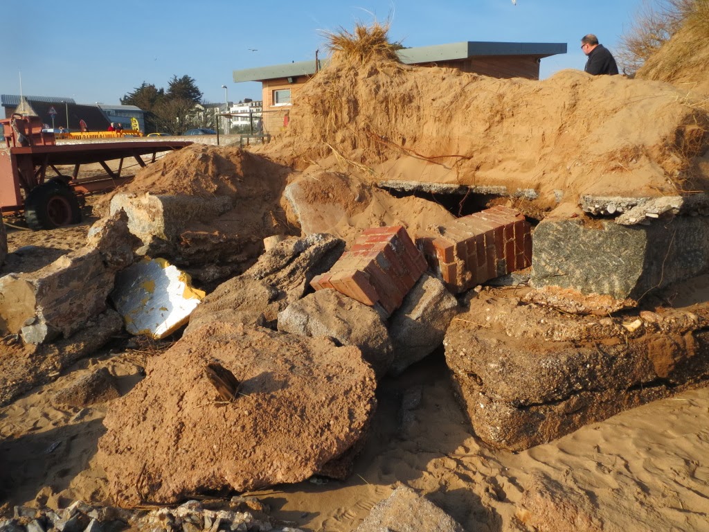 JSBlog Journal of a Southern Bookreader Exmouth Battery exposed