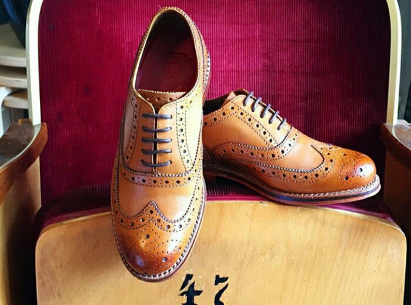 BROGUE SHOES:A New Catch in Your Shoes