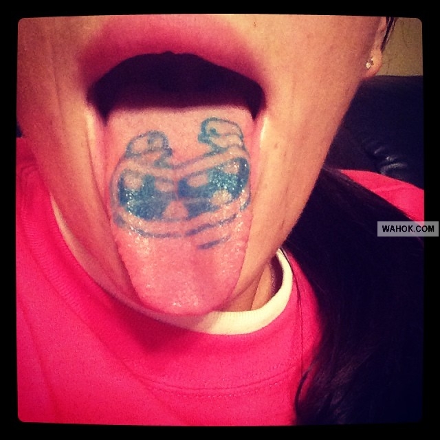 1.Gambar Tattoo Di Lidah anak burung 1.Gambar Tattoo Di Lidah anak burung