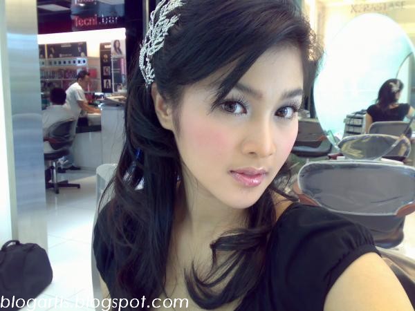 NEW HOT ACTRESS: Indonesia’s Actress and Model Sandra Dewi Photos and