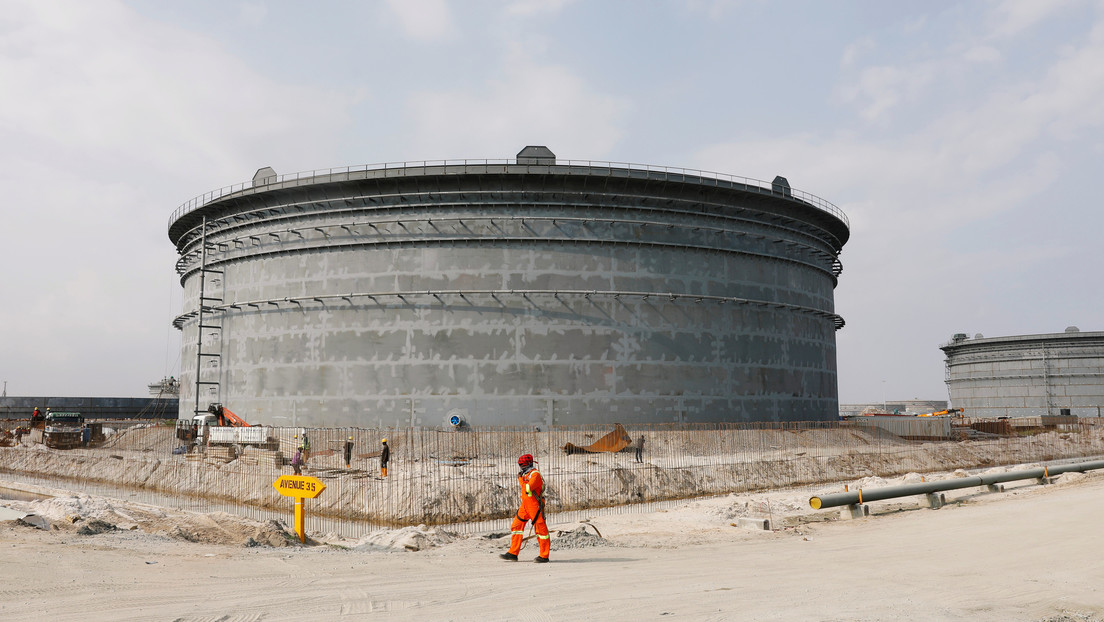 El más rico de África planea invertir 15.000 millones de dólares en refinería capaz de 'cambiar el juego' en mercado petrolero El más rico de África planea invertir 15.000 millones de dólares en refinería capaz de 'cambiar el juego' en mercado petrolero