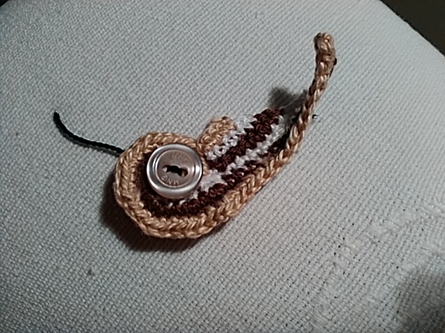 Ala articulada mediante botones