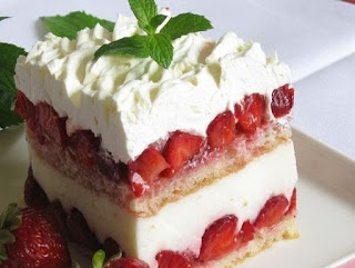 Strawberry Cake http://recipesbynana.blogspot.com