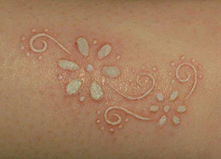 foto 18 de la tinta blanca en los tattoos
