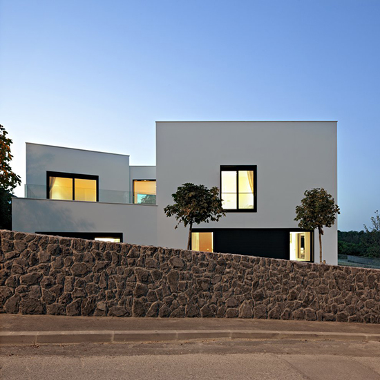 Rumah super minimalis dengan pagar minimalis