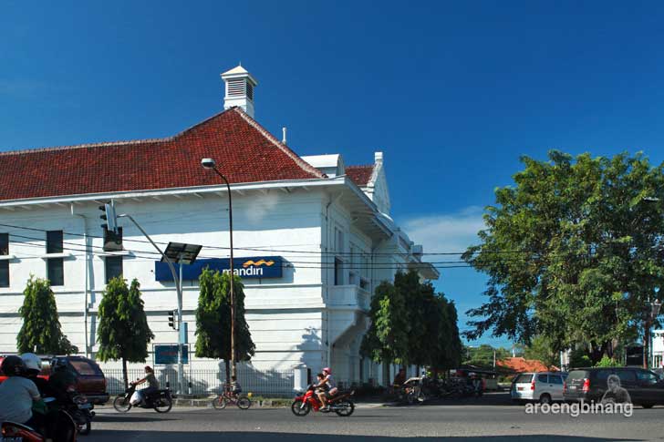 gedung bank mandiri cirebon