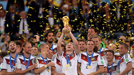 Đức nâng cup vô địch World Cup 2014