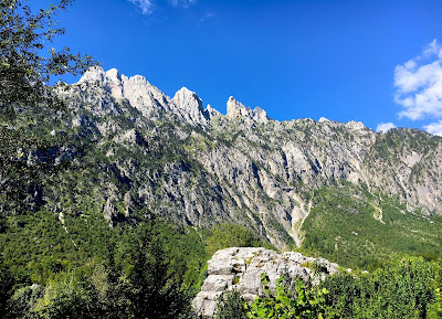 Village de Valbona au nord de l'Albanie Village de Valbona au nord de l'Albanie