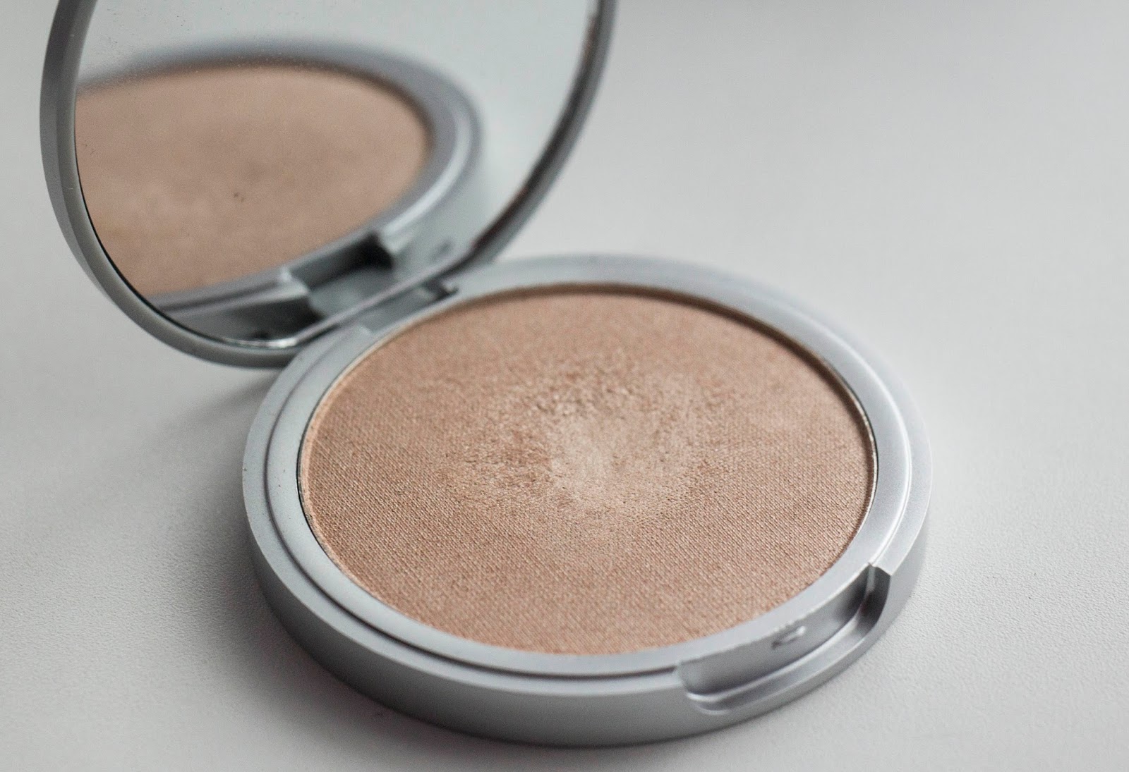 Тени хайлайтер. Хайлайтер тени для век. Хайлайтер handaiyan. Пудра румяна тени eva cosmetic купить. Тени хайлайтер.