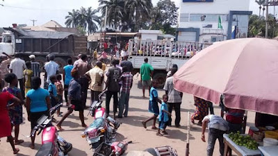 4 Photos: Armed robbers raid First Bank office in Imo