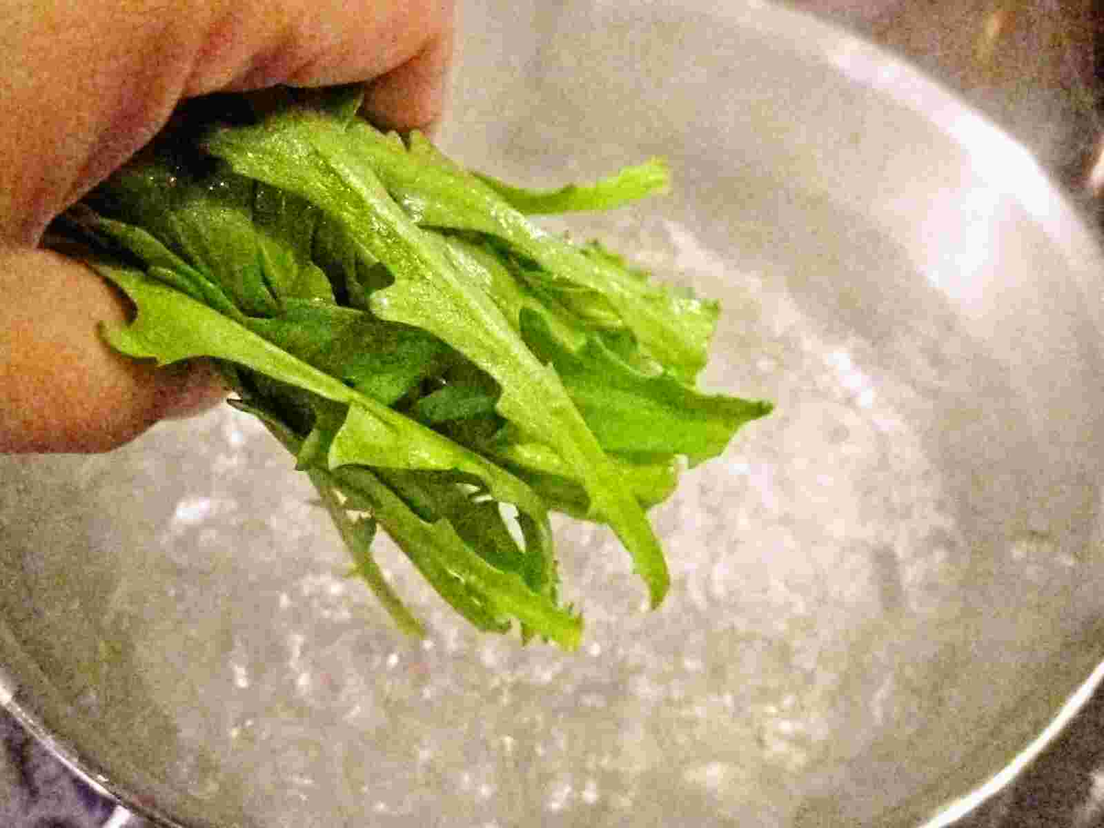 Recipes for Tom Kani to shungiku no sunomono / crab and garland