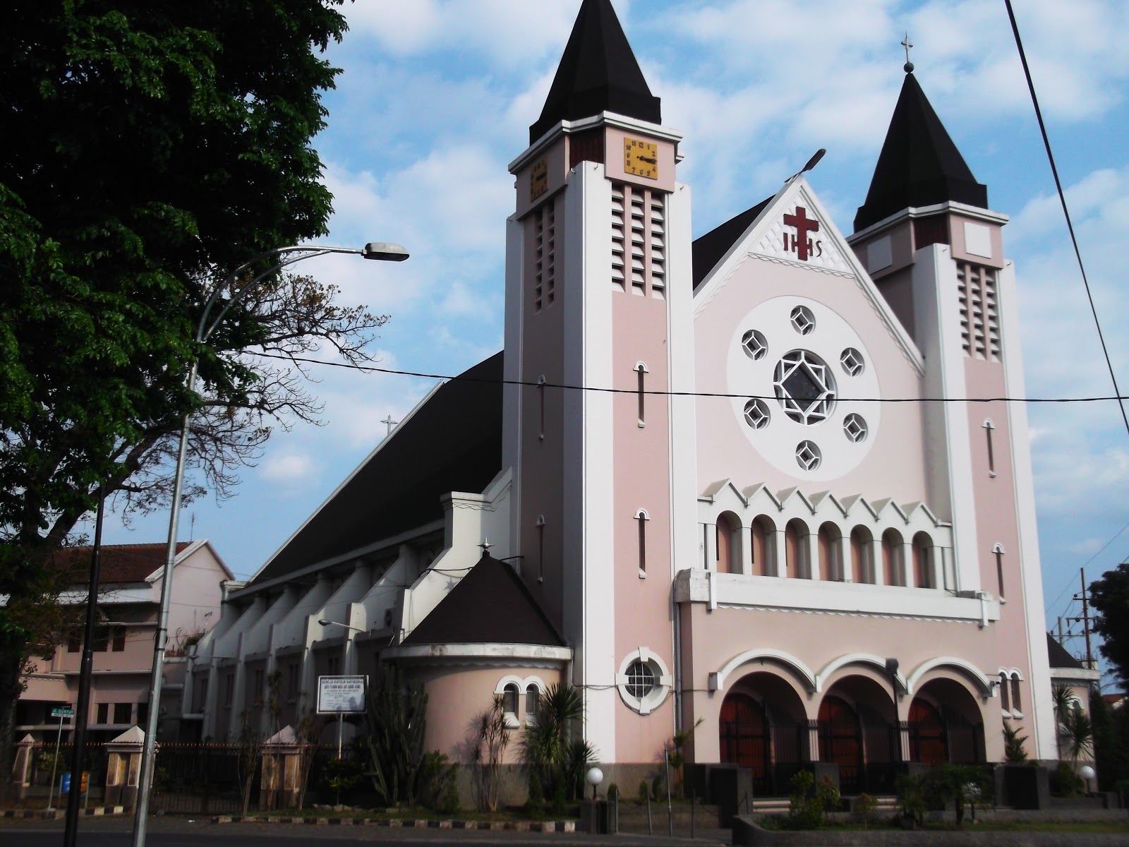 Gereja Katolik Katedral Santa Perawan Maria Dari Gunung Karmel Malang 
