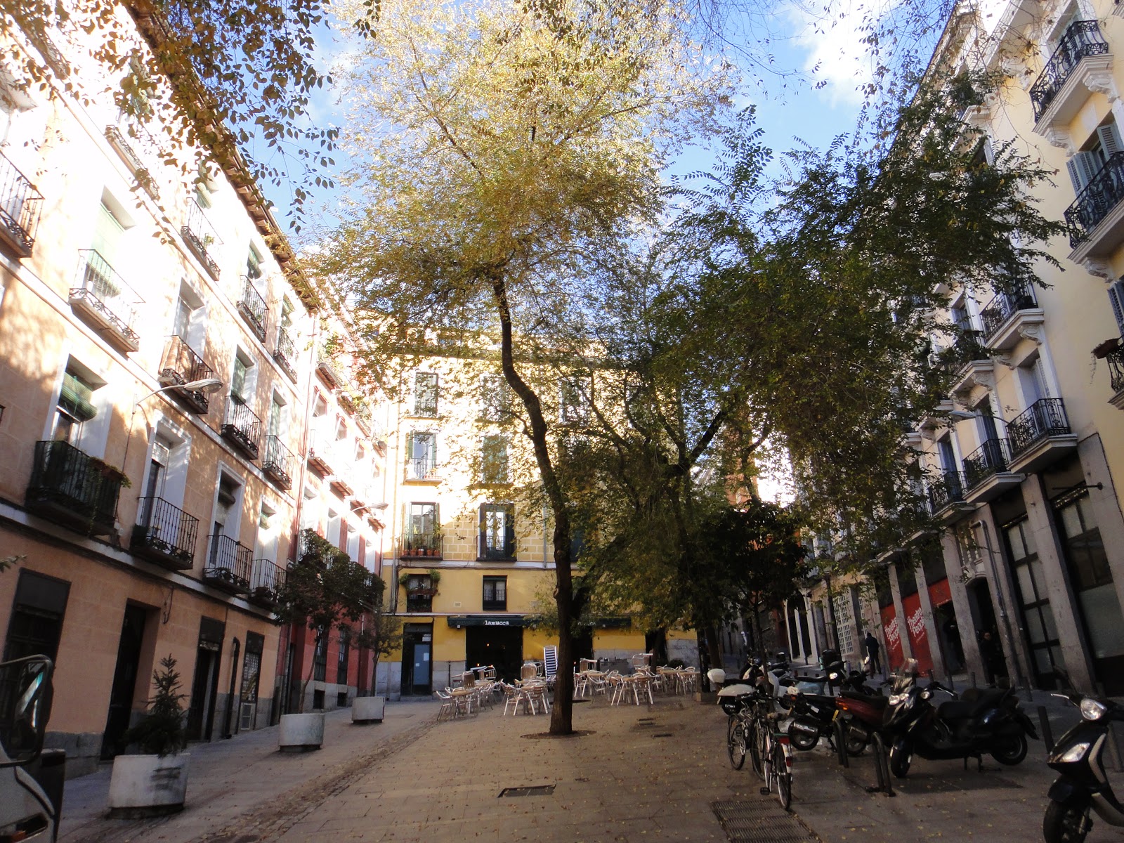 HAN GANADO LOS MALOS Madrid histórico, segundo paseo por la calle del Pez y aledaños