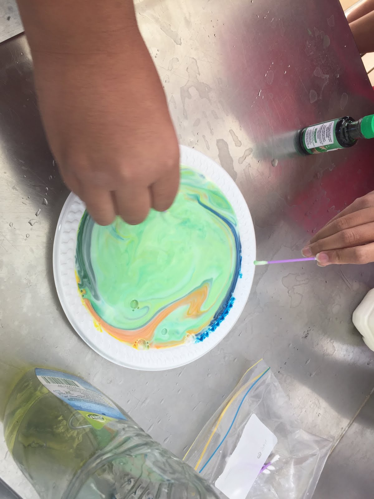 Leonidas Milk and Dishwashing Liquid experiment