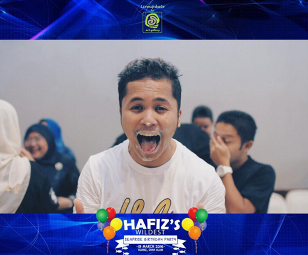 (Gambar) Bila Hafiz Suip Kena Mandi Tepung Di Majlis Hari Lahir... Fuhh Slumber Je Dia!! (Gambar) Bila Hafiz Suip Kena Mandi Tepung Di Majlis Hari Lahir... Fuhh Slumber Je Dia!!