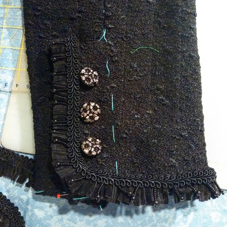 Couture et Tricot Classic French Jacket Cleaning up the lining on the sleeve and sleeve vent