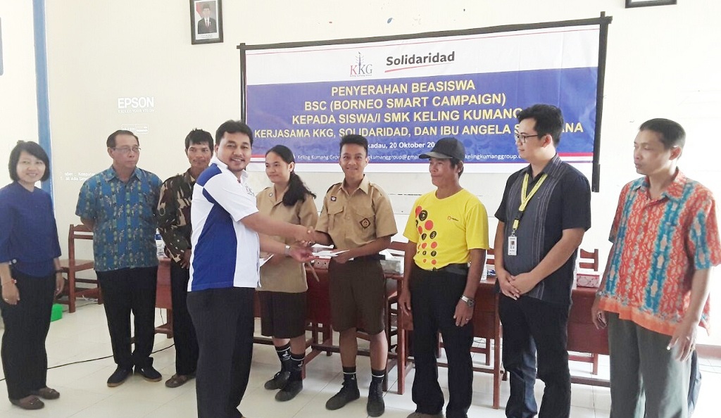 24 PELAJAR SMK KELING KUMANG DAPAT BEASISWA DARI SOLIDARIDAD DAN IBU ANGELA SOEDJANA 24 PELAJAR SMK KELING KUMANG DAPAT BEASISWA DARI SOLIDARIDAD DAN IBU ANGELA SOEDJANA