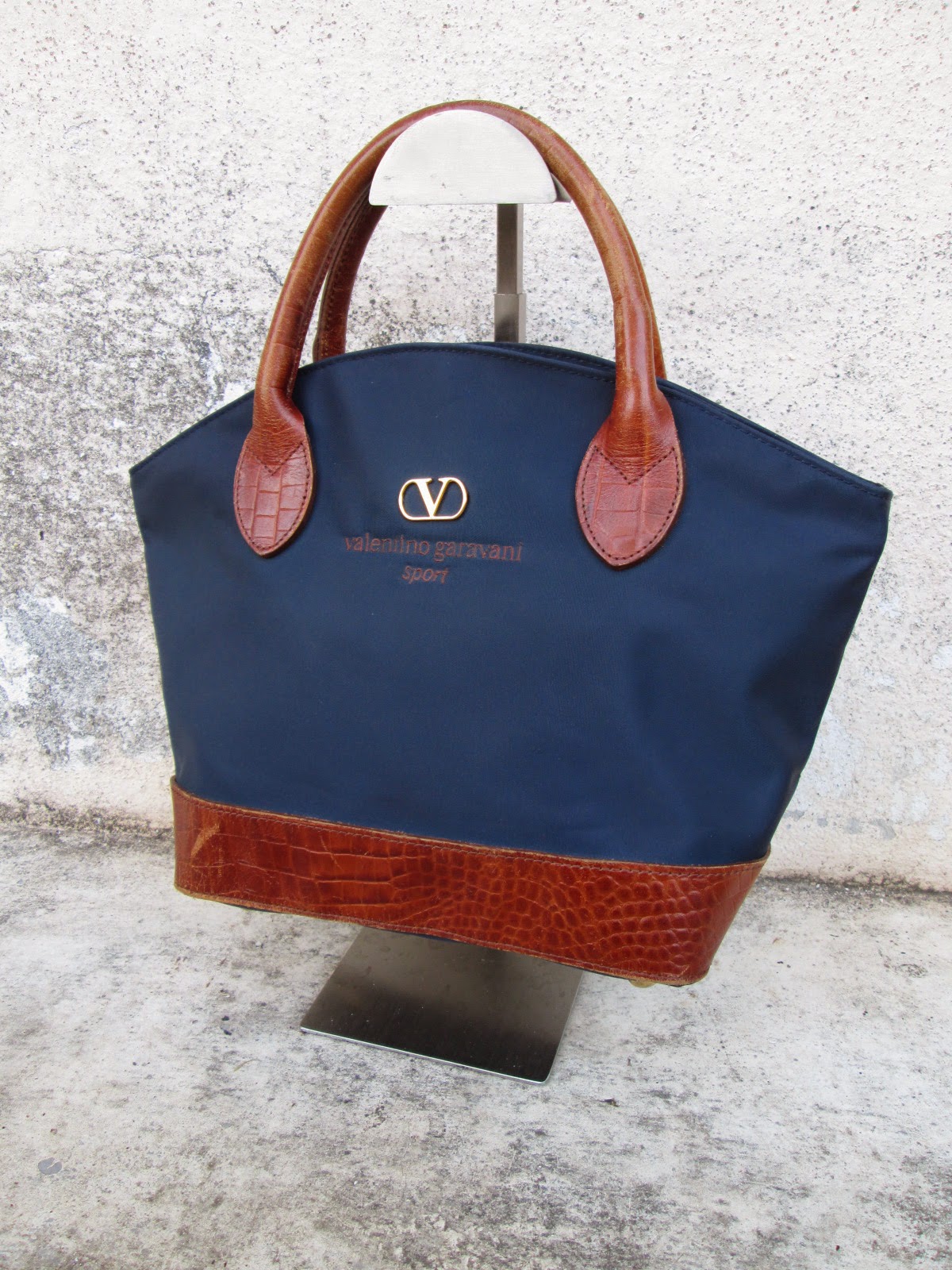 d0rayakEEbaG: Authentic Valentino Garavani Sport Tote/Handbag with ...