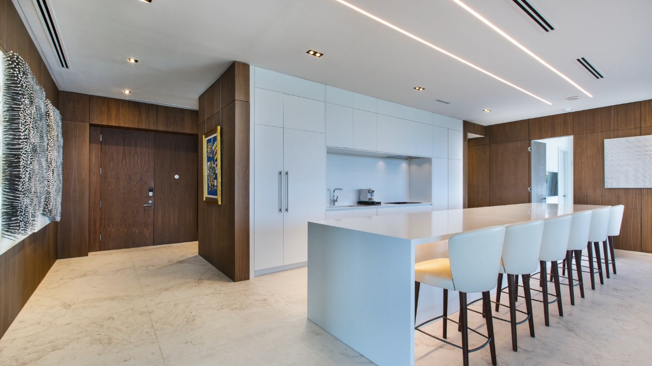 28 Photos vs. APOGEE 701 South of 5th Street Miami - Luxury Condo & Interior Design Tour