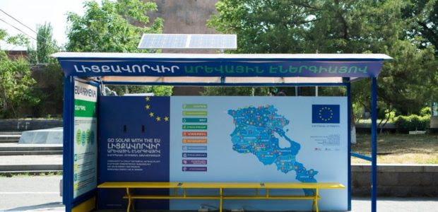 Paradas de autobús a energía solar en Ereván