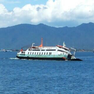 Kapal Rafelia 2 tenggelam di selat Bali.