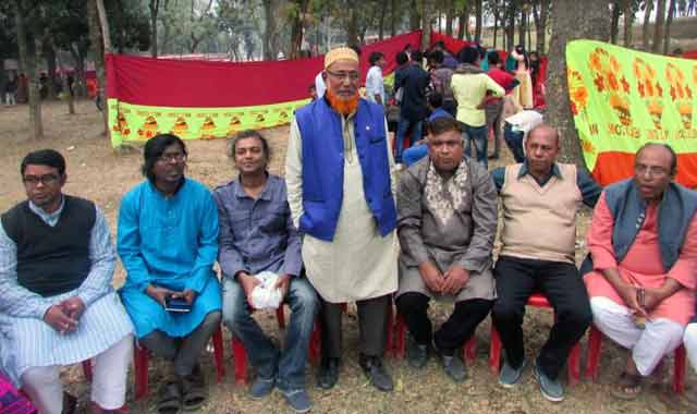 The poet Chadra's poet chata and poetry lessons in Mahasthangarh মহাস্থানগড়ে লেখক চক্রের কবি আড্ডা ও কবিতা পাঠ
